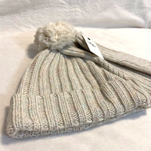 UGG Metallic Cream Knit Hat and Glove Set! - Picture 13 of 13